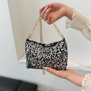 Funkelnde silber-schwarze Pailletten-Beuteltasche mit goldener Kette für Damen