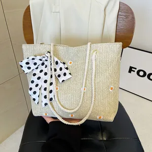 Sac fourre-tout en paille avec broderie marguerite et nœud à pois sur poignée en coton