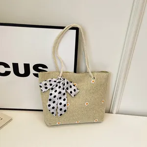 Grand sac cabas en paille avec broderie marguerite et ruban à pois sur l'anse