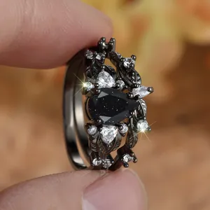 Set di anelli gotici in oro nero con pietra blu a forma di pera e zirconi bianchi