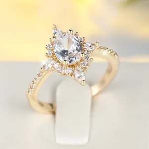 Vintage Luxus Ring Aus Vergoldetem Kupfer Mit Ovalem Zirkonia Und Blumen-Cluster-Steinen Für Damen Mode Schmuck Fingerring