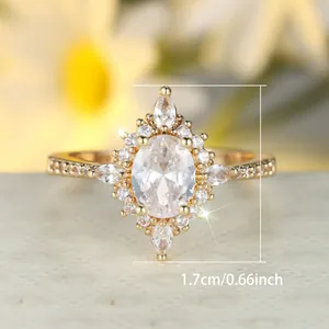 Eleganter goldener Blumenring mit ovalem Zirkonia und mikro-gepflasterten Kristallen