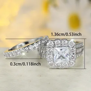 Elegante conjunto de anillos cuadrados plateados con circonita y micro-pavé de cristal