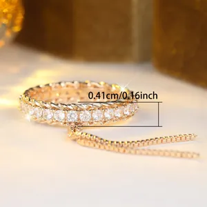 Eleganter Goldring mit umlaufenden weißen Steinen und Quaste, 0,41 cm Breite