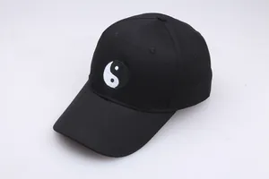 Casquette de baseball en coton noir avec broderie Yin Yang et sangle réglable