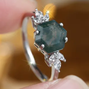 Moosachat-Ring im Hexagon-Schliff mit Marquise-Diamanten auf Silberband für Damen