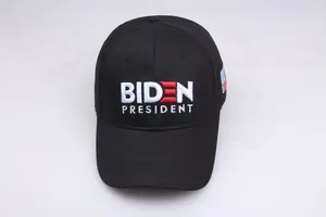 Detaillierte Stickerei des Biden-President-Textes und US-Flagge auf schwarzer Kappe