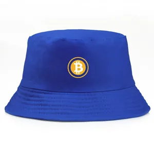 Sombrero de pescador en lona de algodón azul oscuro con logo Bitcoin sobre fondo blanco