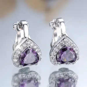 Élégantes boucles d'oreilles cœur en argent avec de grands zircons mauves et petits diamants