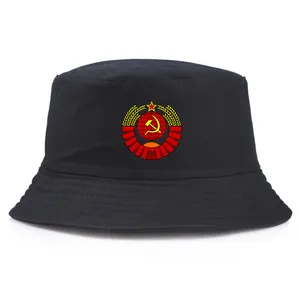 Zwarte katoenen vissershoed met het nationale embleem van de USSR en hamer en sikkel