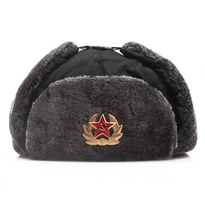 Ouchanka soviétique CCCP avec fourrure synthétique grise et emblème faucille et marteau doré