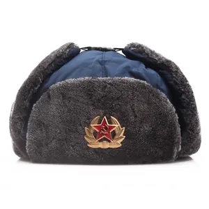 Ouchanka soviétique CCCP avec cache-oreilles et badge étoile rouge en bleu marine