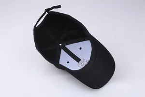 Casquette de baseball Père Noël noire avec broderie et boucle en métal réglable à l'arrière