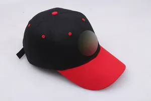 Casquette de baseball classique noir et rouge avec sangle réglable et œillets rouges