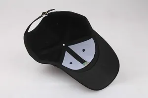 Casquette de baseball noire avec broderie ananas, sangle réglable et doublure intérieure