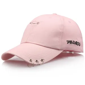 Rosa Baumwoll-Baseballkappe mit silbernen Metallringen und japanischer Stickerei