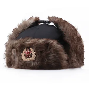 Chapeau Ouchanka russe CCCP avec fausse fourrure brune et insigne soviétique doré