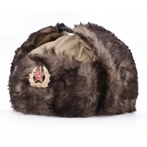 Chapeau de trappeur soviétique CCCP avec fourrure et emblème faucille et marteau doré