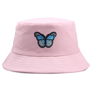 Cappello a secchiello rosa chiaro con ricamo a farfalla per protezione solare in cotone