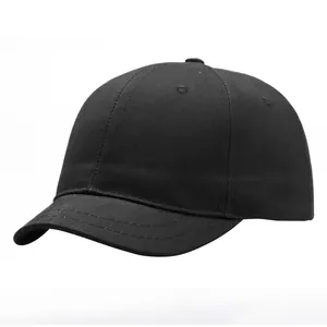 Klassische schwarze Baseballkappe mit kurzer Krempe und Sechs-Panel-Struktur für Herren