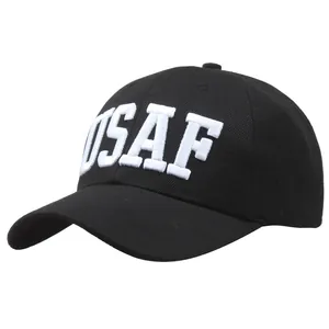 Klassische schwarze Baseballkappe mit weißem 3D-besticktem USAF-Logo auf der Vorderseite