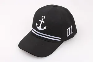 Berretto da baseball nero stile navy con ricamo ancora bianco e numeri romani III