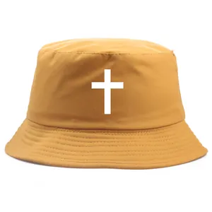Cappello a secchiello giallo zenzero con stampa a croce bianca e tesa rinforzata