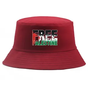 Chapeau bob en coton rouge foncé avec impression Free Palestine aux couleurs du drapeau