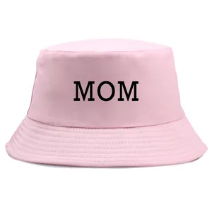 Chapeau bob en toile de coton rose avec broderie MOM noire pour femmes et couples