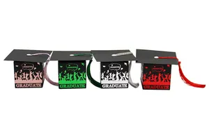 Set de cajas de regalo de graduación con borlas de colores en rosa, verde, blanco y rojo