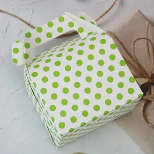 Portable White Cardboard Gift Packaging Box With Handle Square Foldable Bakery Cake Cookie Candy Box For Wedding Party Decoration