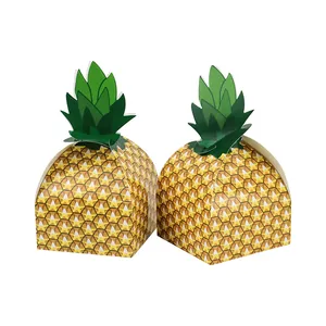 Creatieve geschenkdozen in ananasvorm met gele patronen en groene bladeren