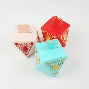 Scatole portaconfetti a forma di diamante con cuori LOVE in rosso, rosa e azzurro