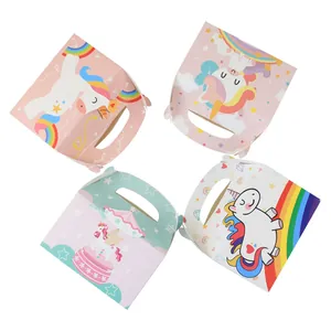 Lot de quatre boîtes à bonbons licorne avec poignées aux couleurs pastel de l'arc-en-ciel