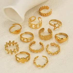 Set mit 11 goldenen Vintage Edelstahlringen mit Herz- und Sternmotiven, geometrisch