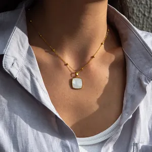 Collier Pendentif Carré En Acier Inoxydable Nacre Et Boucles D'oreilles Dormeuses Bijoux Géométriques Pour Femmes