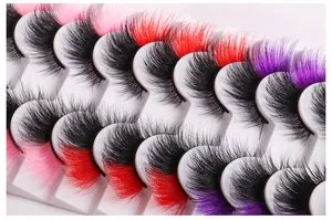 Gros plan de faux cils multicouches moelleux avec des touches de rose et de violet