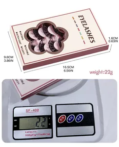 Detail view of 7-pair Russian curl false eyelashes packaging with size and weight specs