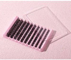 Vue détaillée de faux cils naturels individuels dans un plateau de rangement rose