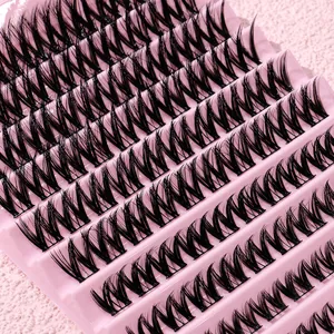 Extensions de cils individuels naturels en grand volume rose avec style croisé en V