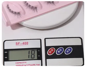 Detailed weight measurement showing 18g for 5 pairs of clear band false eyelashes