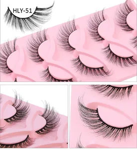 Detail der HLY-51 Fox-Eye-Wimpern mit natürlichem Schwung und dichter, gestufter Textur