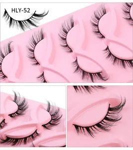 Detail der HLY-52 Fox-Eye Wimpern mit natürlichem Volumen und geschwungenen Fasern