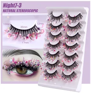 Detailansicht von 7 Paar glitzernden Wimpern in 10-17mm Länge für auffälliges Party-Make-up