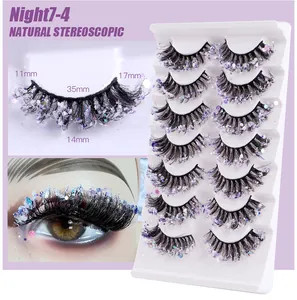 Detailansicht von 7 Paar glitzernden Wimpern mit präziser Längenmessskala für Make-up