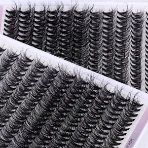 Dichte schwarze Wispy Einzelwimpern-Cluster auf weißer Displaykarte für Volumen