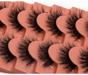 Gros plan de faux cils en vison synthétique denses avec détails sur base rose