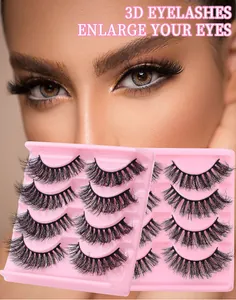 Macro view of 3D dense eyelashes showing voluminous lash layers and pink packaging