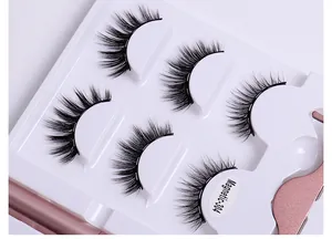Detail view of Magnetic-304 eyelash set with rose gold applicator and five pairs