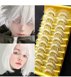 Vista dettagliata di ciglia finte bianche scenografiche per cosplay e trucco scenico